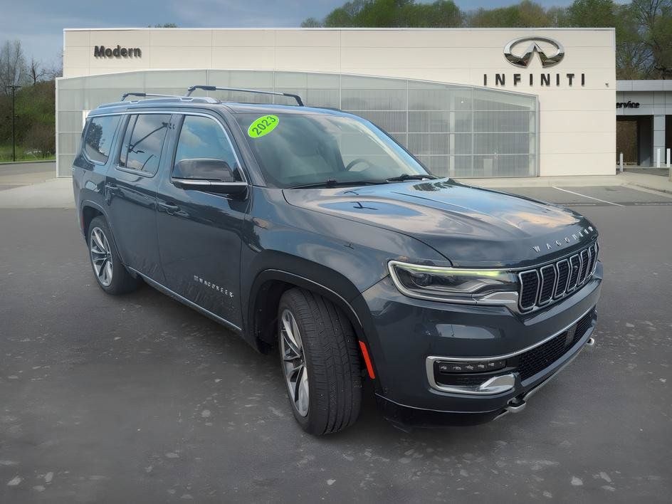Used 2023 Jeep Wagoneer Series III w/ Premium Group I AWD/4WD image 2