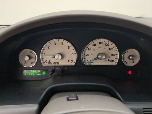 Used 2005 Ford Thunderbird 50th Anniversary RWD image 19
