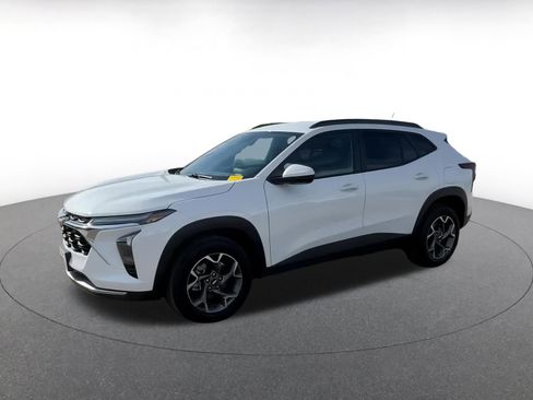 Used 2025 Chevrolet Trax LT image 8