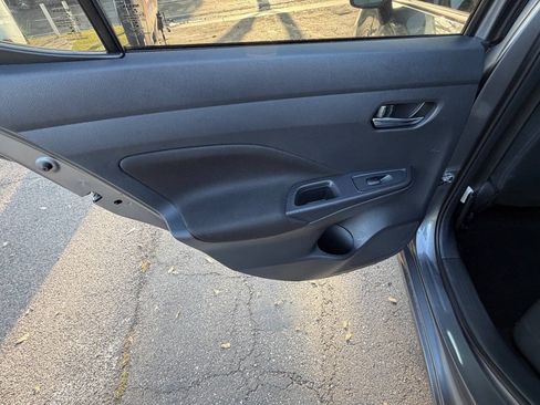 Used 2021 Nissan Versa SV FWD image 15