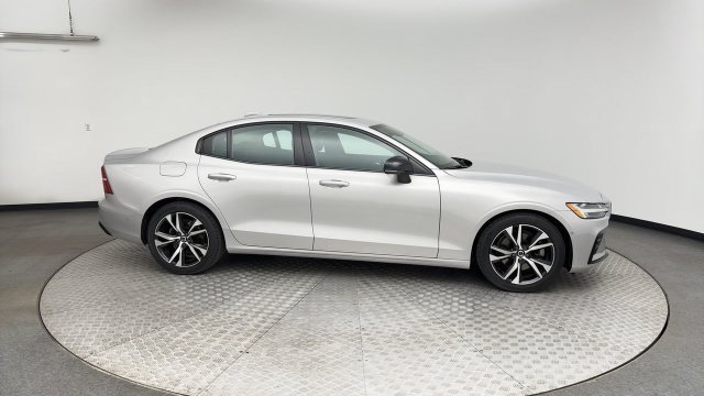 Certified 2024 Volvo S60 B5 Plus AWD/4WD image 9