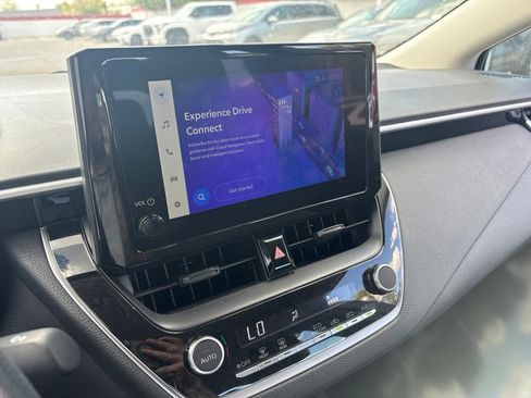Used 2025 Toyota Corolla LE FWD image 5