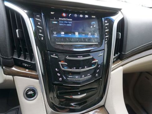 Used 2019 Cadillac Escalade ESV Luxury RWD image 4