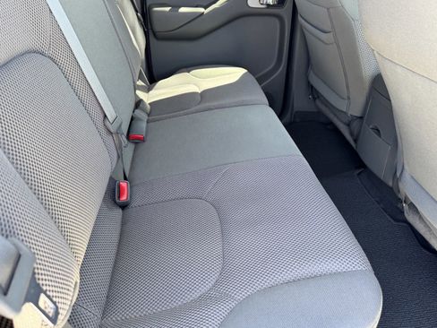Used 2019 Nissan Frontier SV RWD image 9