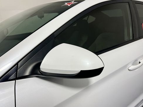 Used 2017 Hyundai Elantra SE image 9