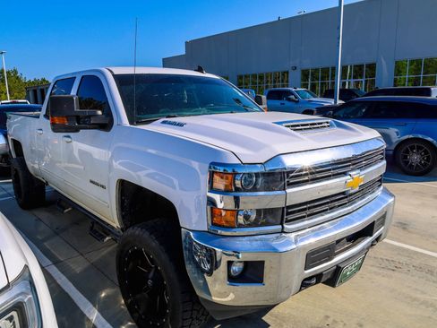 Used 2017 Chevrolet Silverado 2500 LT w/ Z71 Package, Off-Road AWD/4WD image 2