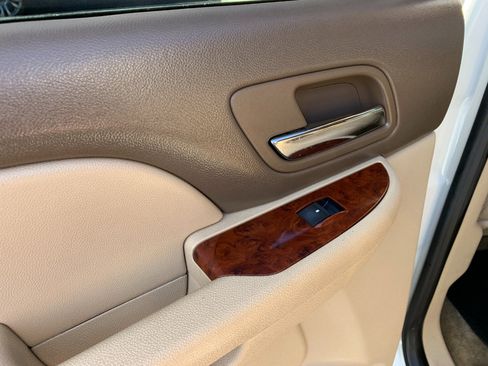 Used 2012 Chevrolet Avalanche LTZ image 31