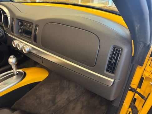 Used 2004 Chevrolet SSR w/ Preferred Equipment Group image 14