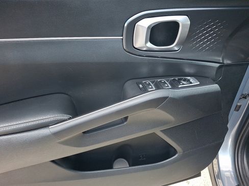 Used 2024 Kia Sorento S image 13