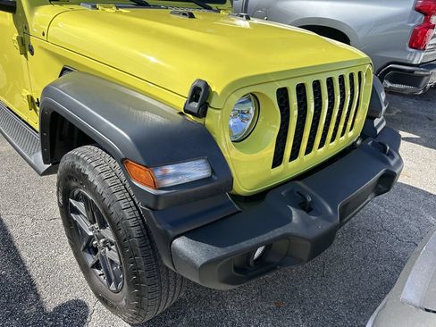 Used 2024 Jeep Wrangler Unlimited Sport AWD/4WD image 10