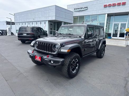 Used 2024 Jeep Wrangler Unlimited Rubicon w/ Convenience Group AWD/4WD image 3