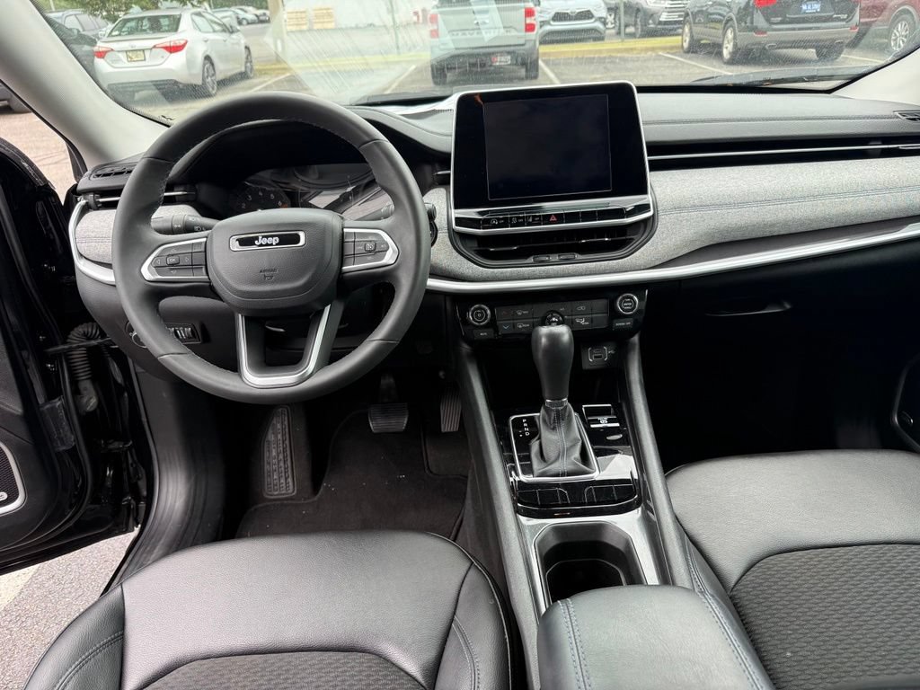Used 2022 Jeep Compass Latitude w/ Sun and Sound Group FWD image 12