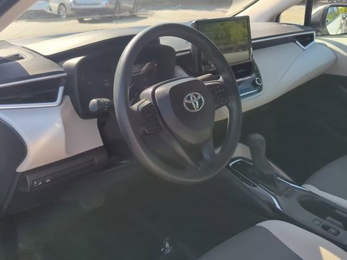 Certified 2025 Toyota Corolla LE image 9