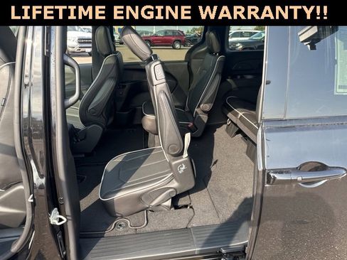 New 2026 Chrysler Pacifica Limited w/ S Appearance Package image 42
