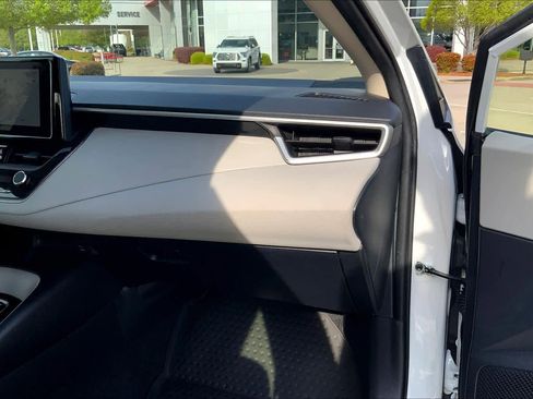 Used 2024 Toyota Corolla LE image 18