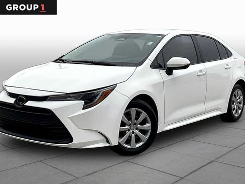 Used 2023 Toyota Corolla LE image 1