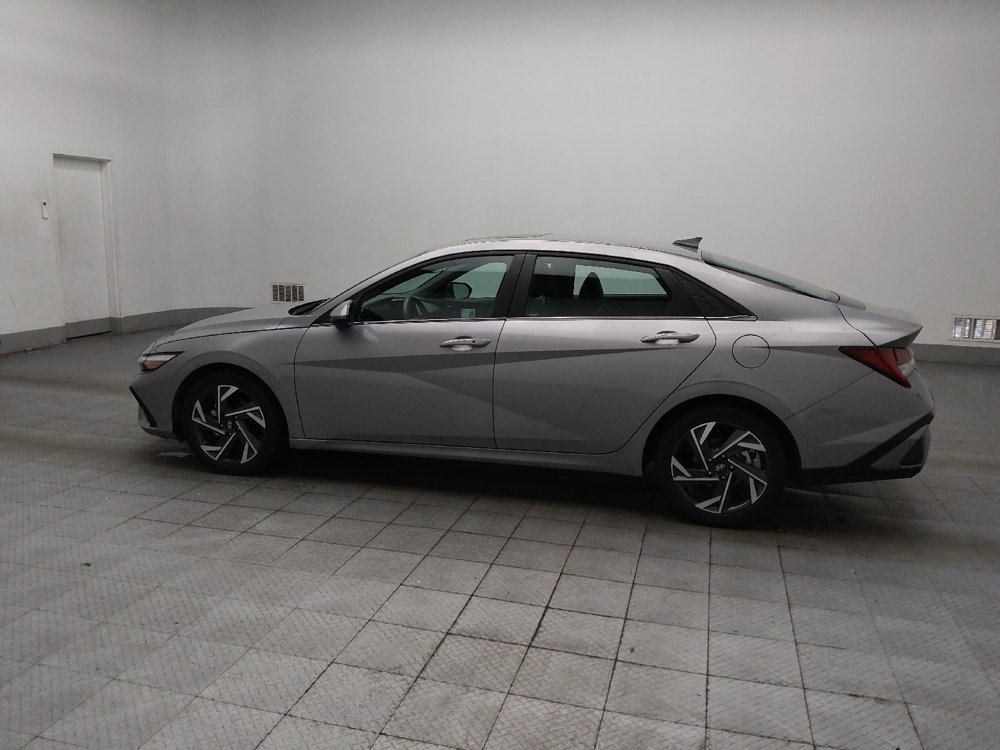 Used 2025 Hyundai Elantra SEL FWD image 3