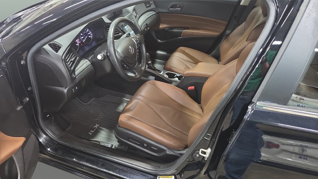 Used 2019 Acura ILX w/ Premium Package FWD image 9