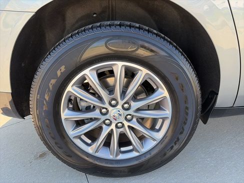 Used 2024 Buick Enclave Premium AWD/4WD image 17