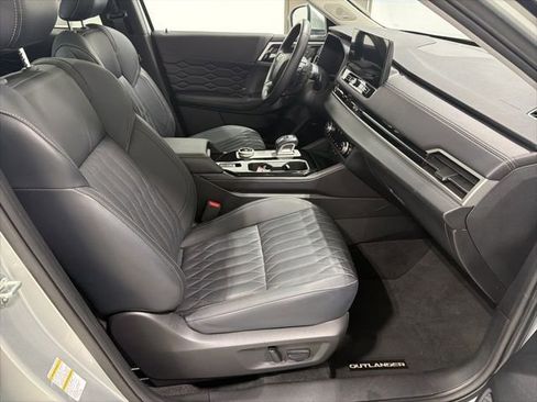Used 2025 Mitsubishi Outlander SEL FWD image 23