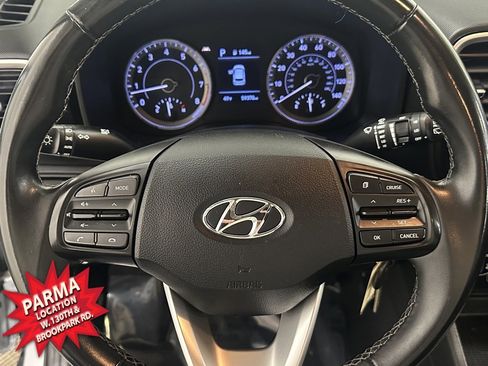 Used 2021 Hyundai Venue SEL image 10