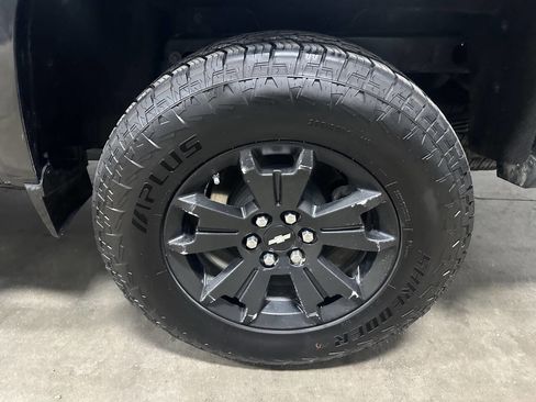 Used 2021 Chevrolet Colorado Z71 w/ Z71 Midnight Edition image 8