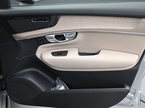 New 2026 Volvo XC90 B6 Ultra w/ Protection Package Premier AWD/4WD image 14