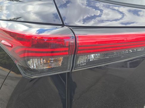 Used 2022 Toyota Highlander XLE image 13