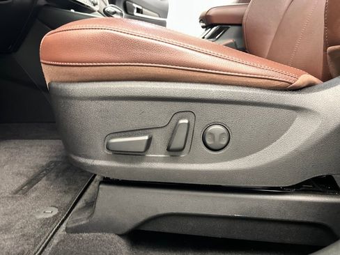 Used 2024 Kia Telluride EX w/ EX Captain's Chair Package image 10