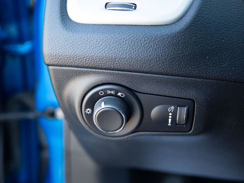 Used 2021 Jeep Compass Sport w/ Cold Weather Group image 18