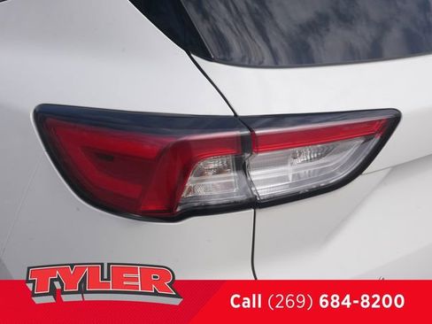 Used 2020 Ford Escape Titanium image 13