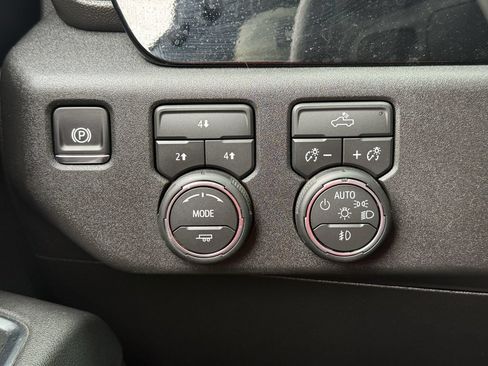 Used 2025 Chevrolet Silverado 2500 LT w/ Convenience Package AWD/4WD image 21
