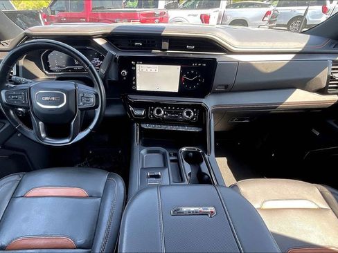 Used 2024 GMC Sierra 2500 AT4 w/ Technology Package AWD/4WD image 8