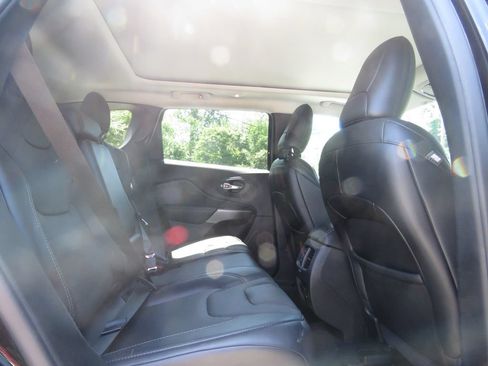 Used 2020 Jeep Cherokee Limited AWD/4WD image 16
