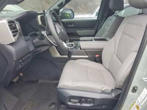 Used 2025 Toyota Tundra Limited AWD/4WD image 6