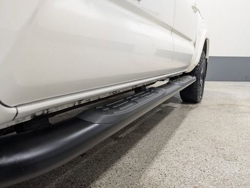 Used 2018 Toyota Tacoma TRD Sport image 9