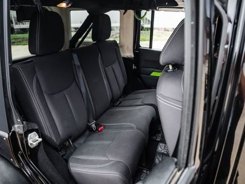 Used 2016 Jeep Wrangler Unlimited Sahara w/ Connectivity Group AWD/4WD image 70