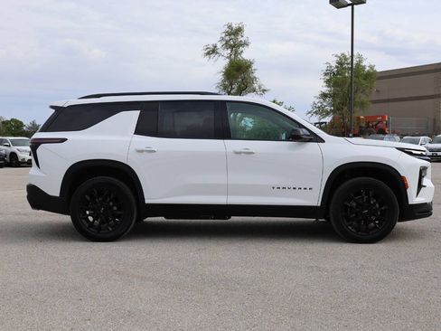 Used 2025 Chevrolet Traverse LT w/ Midnight/Sport Edition AWD/4WD image 7