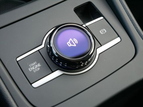 New 2026 Volkswagen Tiguan SE image 9