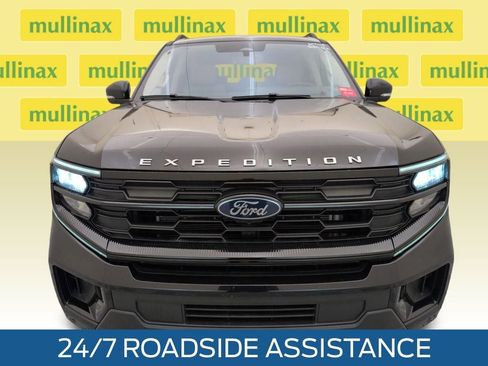 Used 2025 Ford Expedition Active image 18