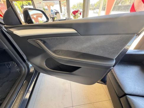 Used 2024 Tesla Model Y Long Range RWD image 25
