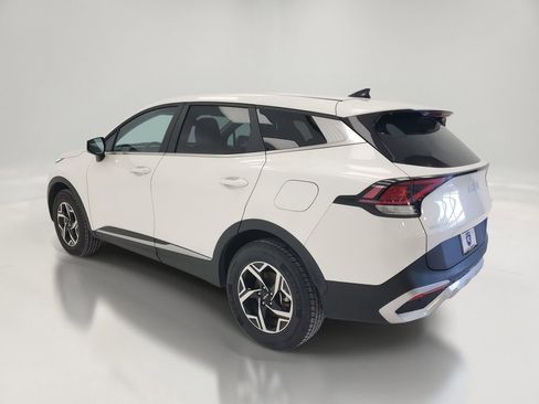 Used 2023 Kia Sportage LX image 5