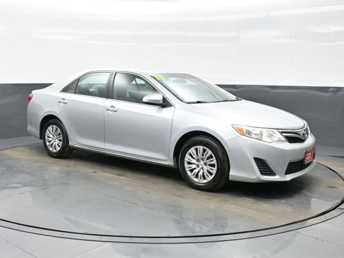 Used 2013 Toyota Camry LE image 8