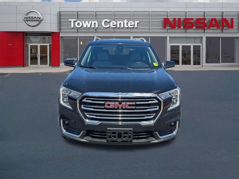 Used 2024 GMC Terrain SLT FWD image 2