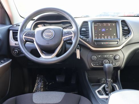 Used 2018 Jeep Cherokee Latitude image 18