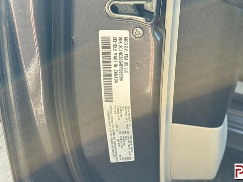 Used 2023 Chrysler Pacifica Touring-L AWD/4WD image 36
