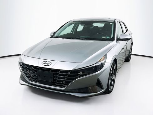 Certified 2022 Hyundai Elantra SEL w/ Convenience + Premium Package image 3