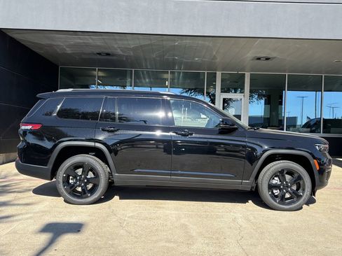 New 2025 Jeep Grand Cherokee L Altitude image 2