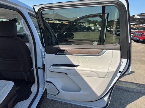 Used 2027 GMC Acadia Denali FWD image 24