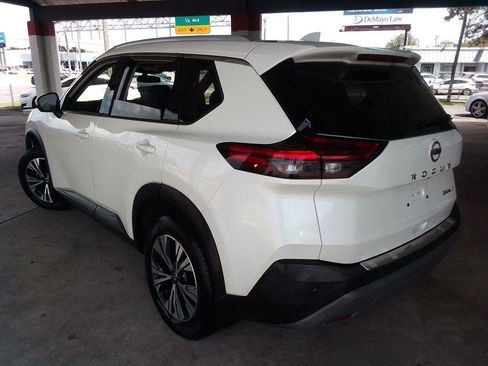 Used 2021 Nissan Rogue SV w/ Premium Package AWD/4WD image 2